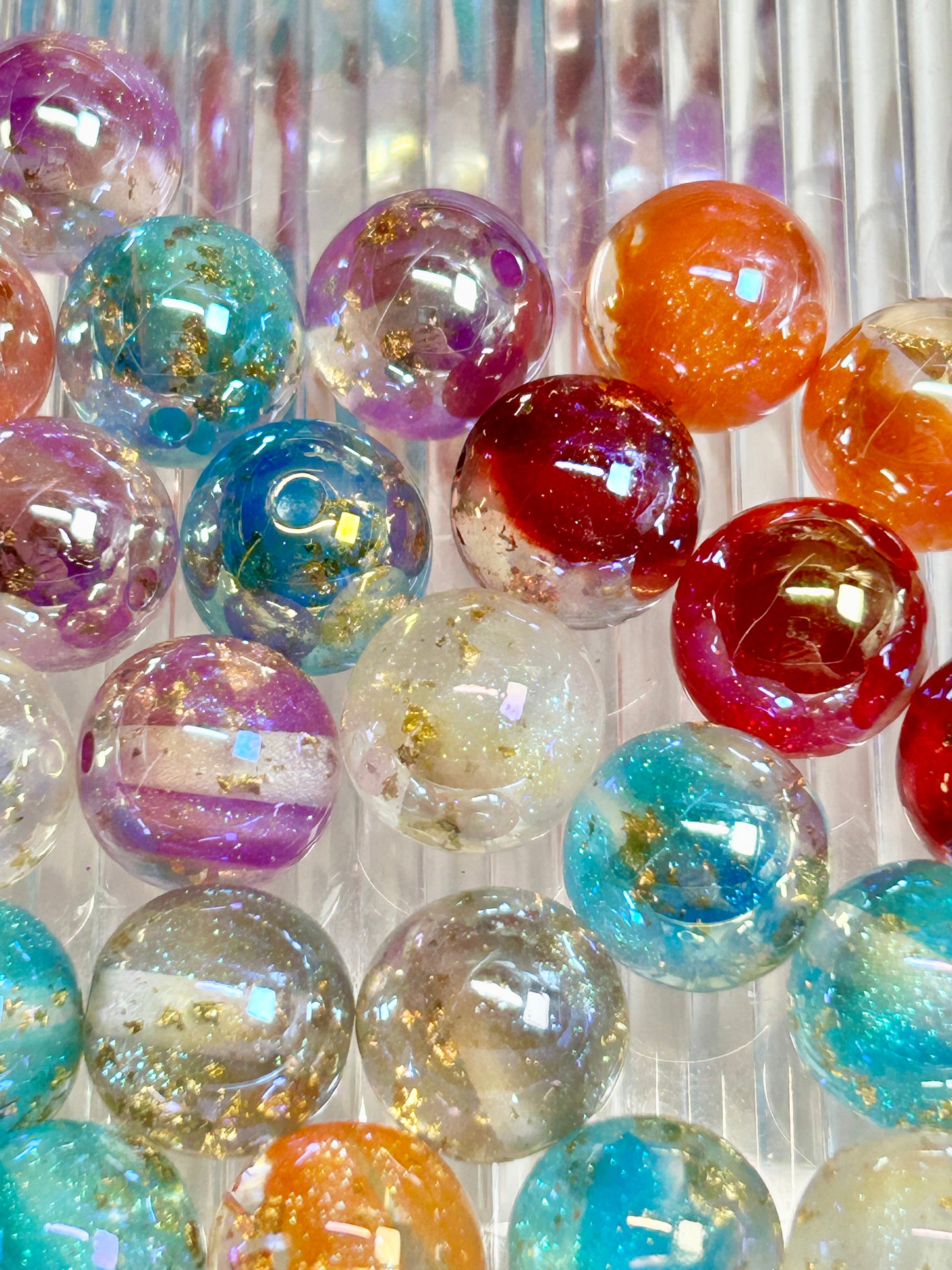 Beautiful half colour half gold leaf flake Resin 16mm beads