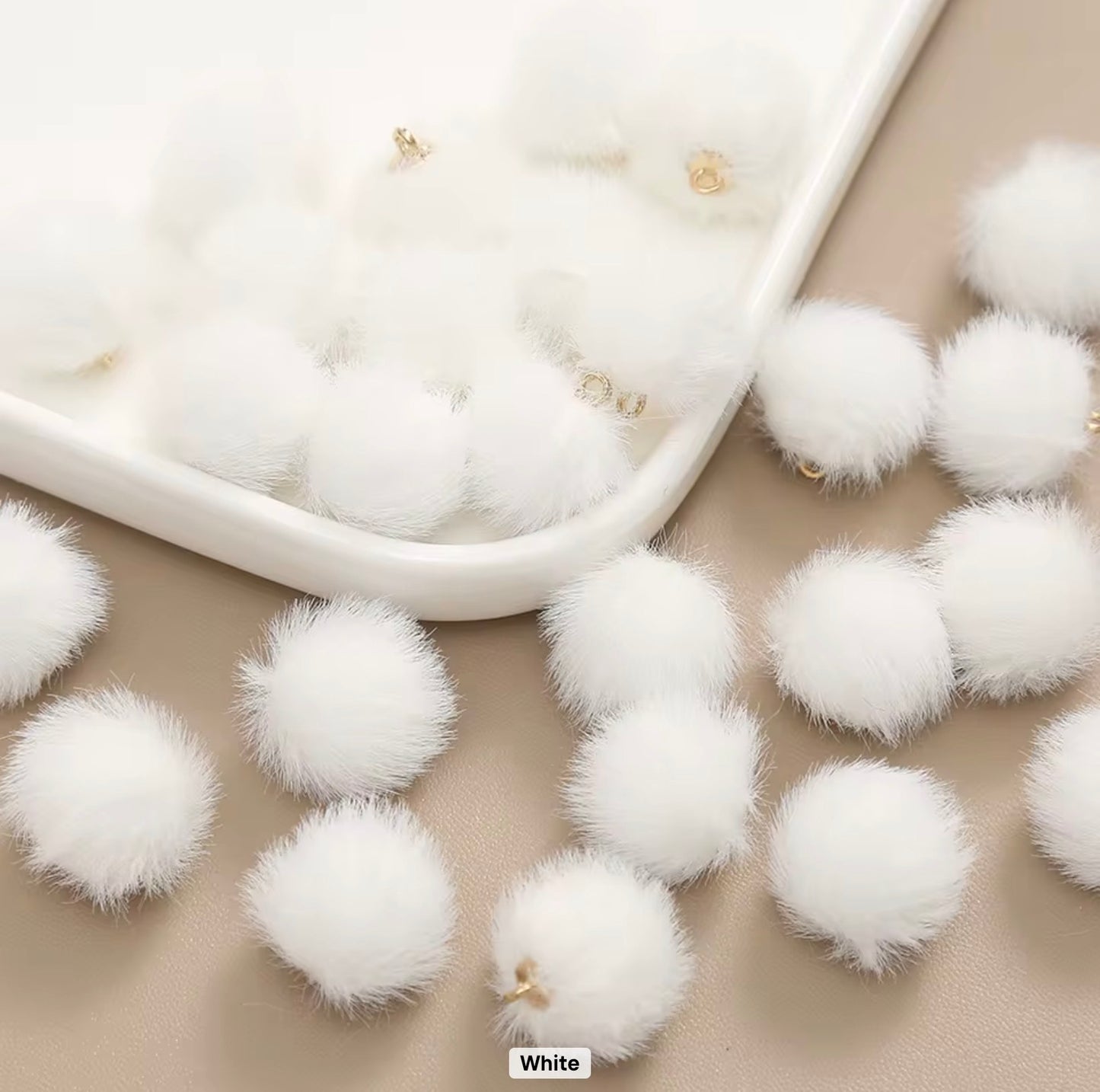 Fluffy pendant beads 20pcs