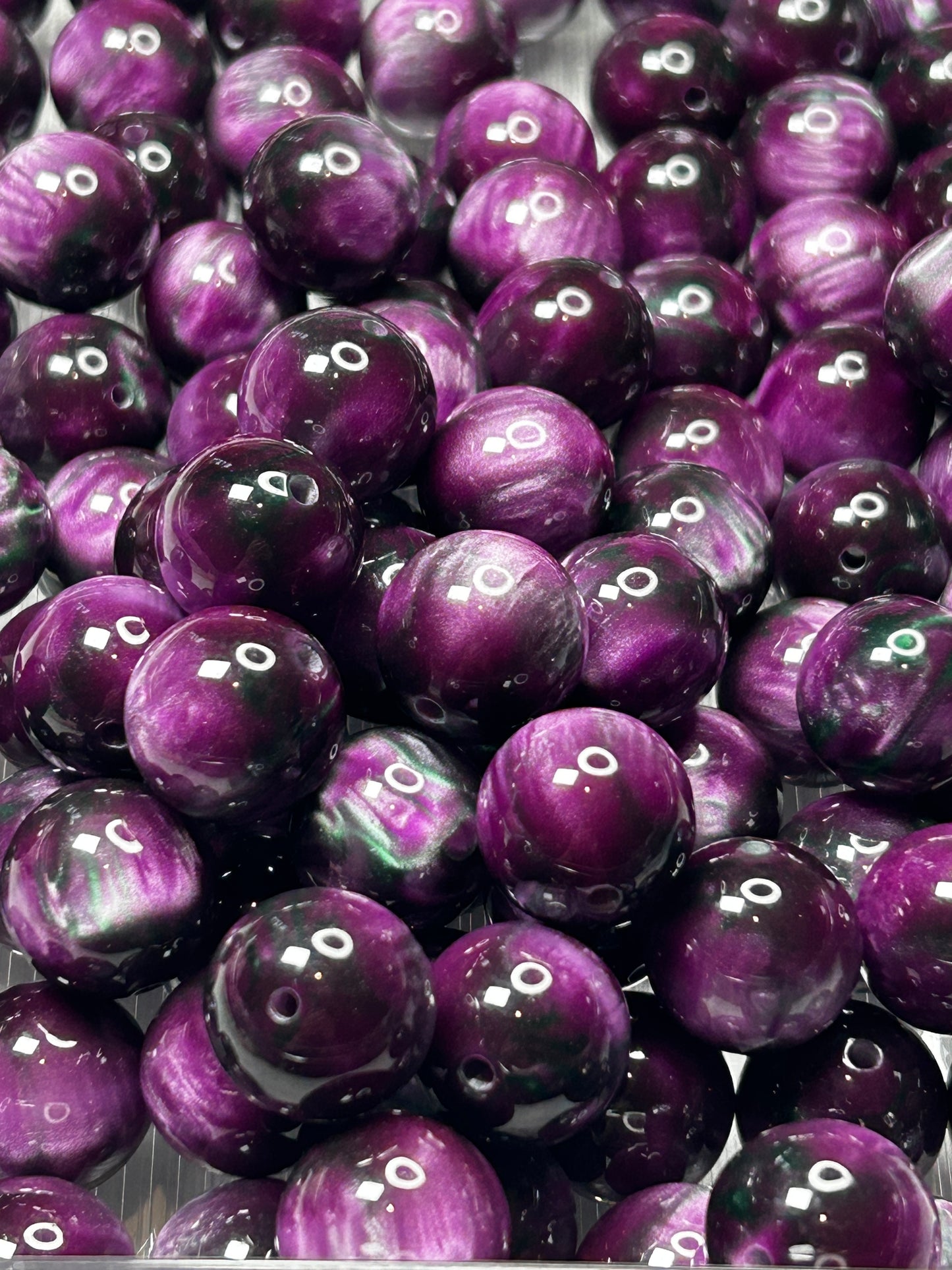 Glossy Bubblegum Shiny acrylic beads. 20mm