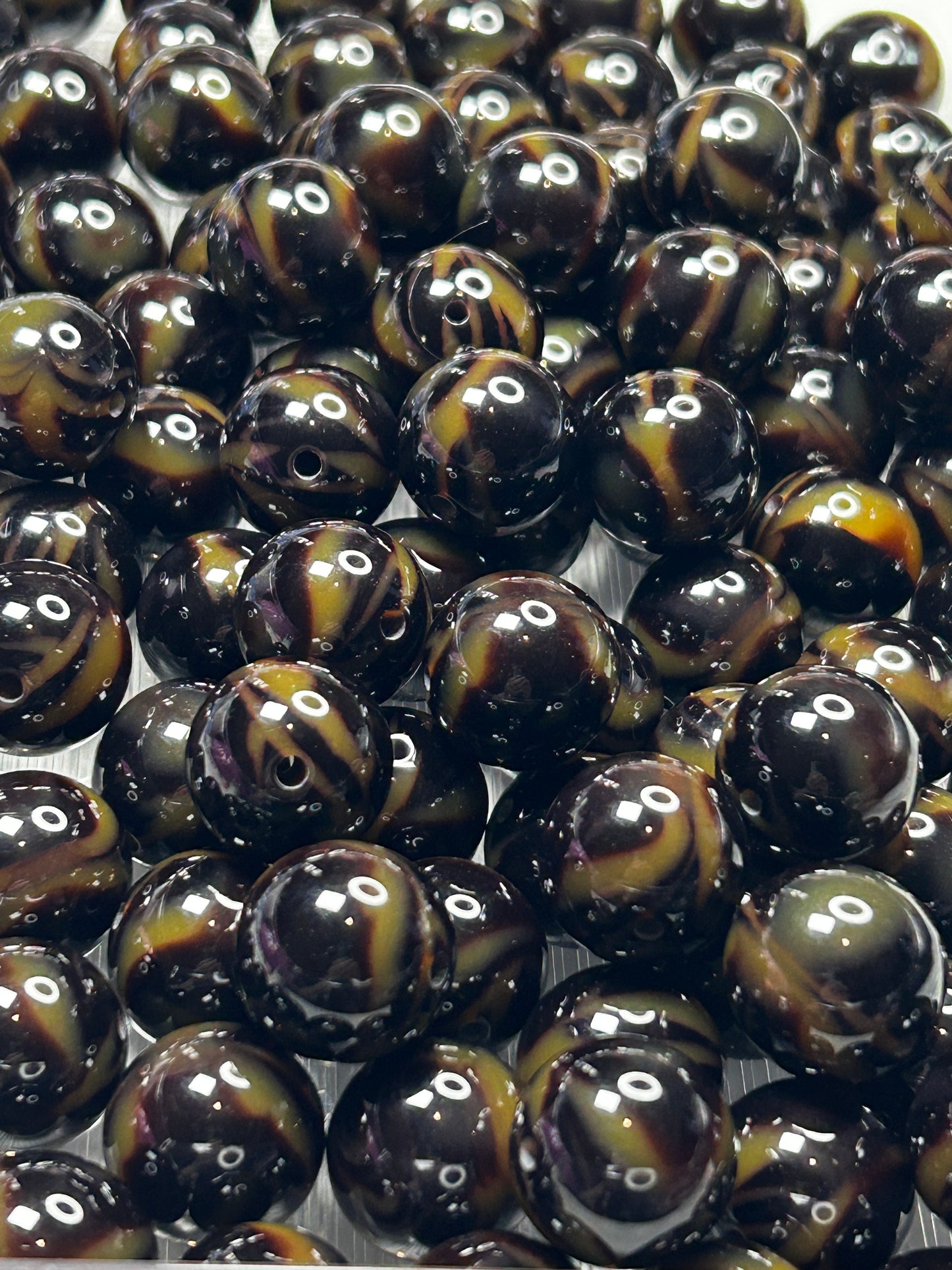 Glossy Bubblegum Shiny acrylic beads. 20mm