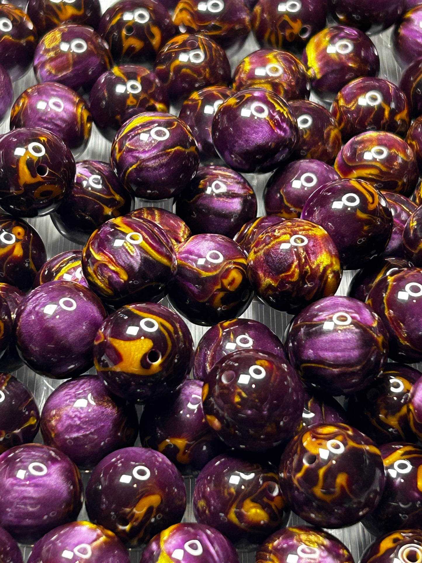 Glossy Bubblegum Shiny acrylic beads. 20mm