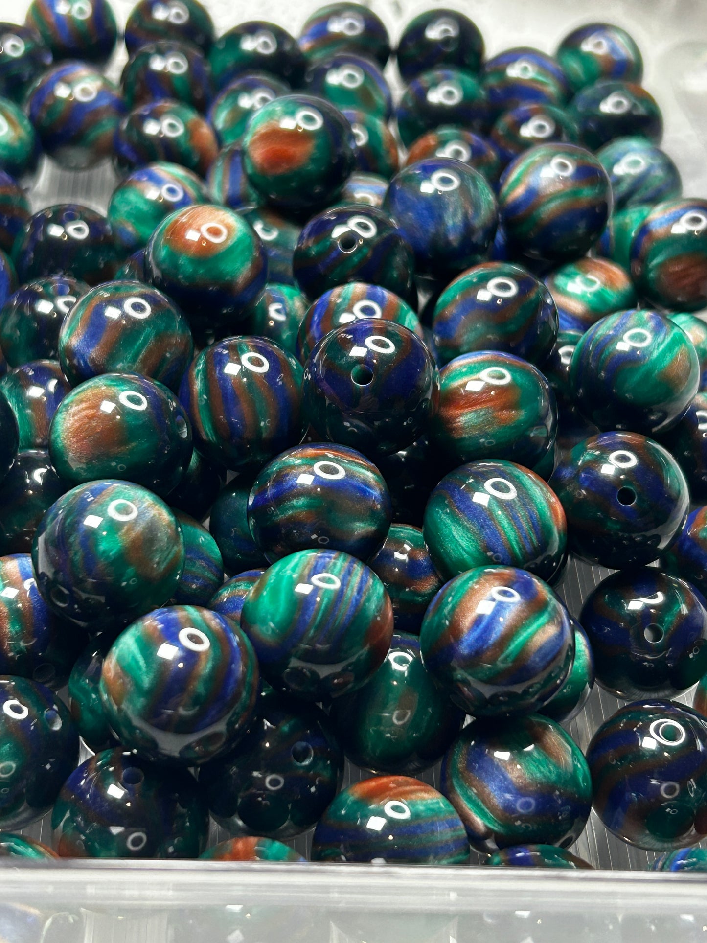 Glossy Bubblegum Shiny acrylic beads. 20mm
