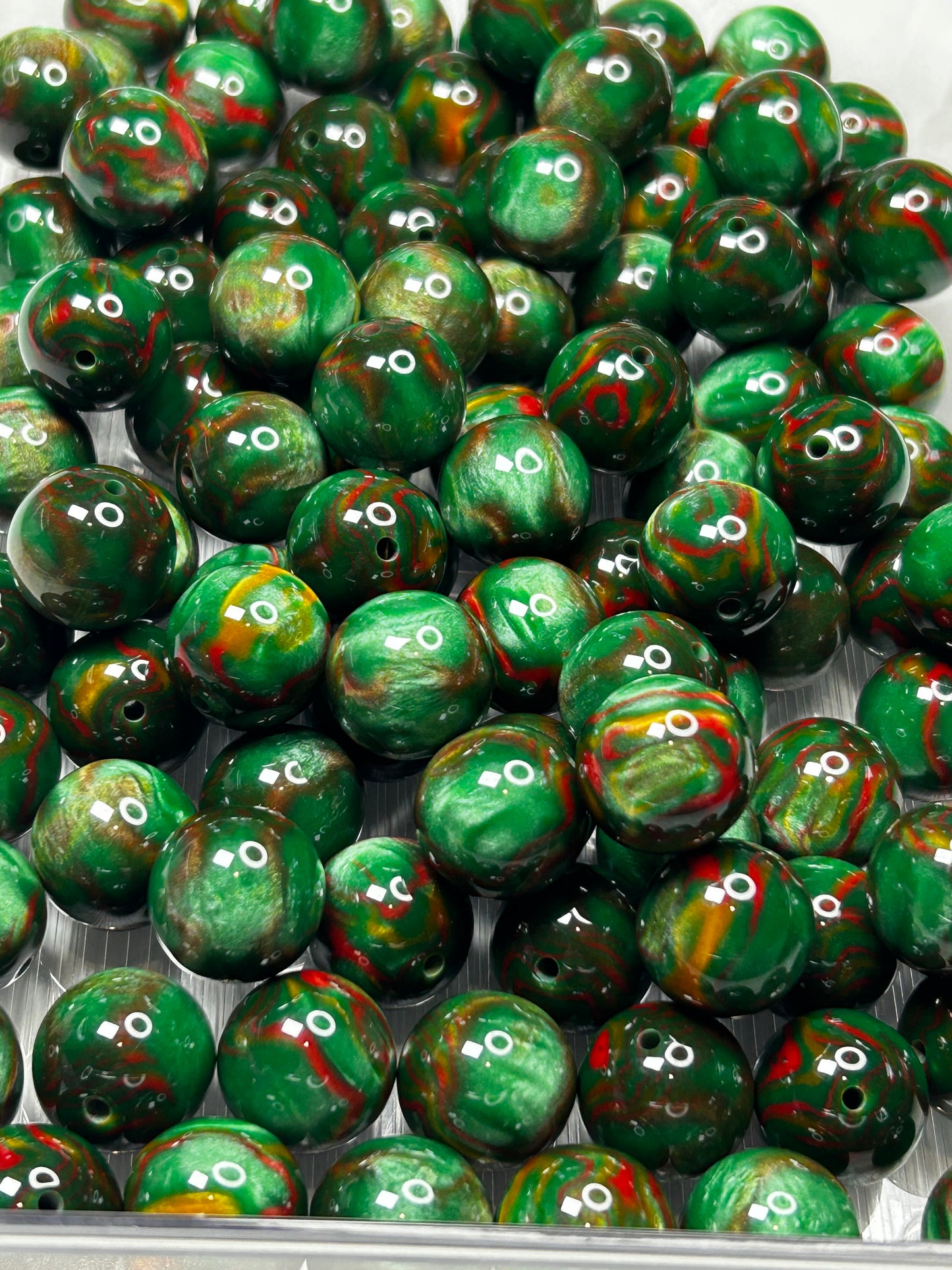 Glossy Bubblegum Shiny acrylic beads. 20mm