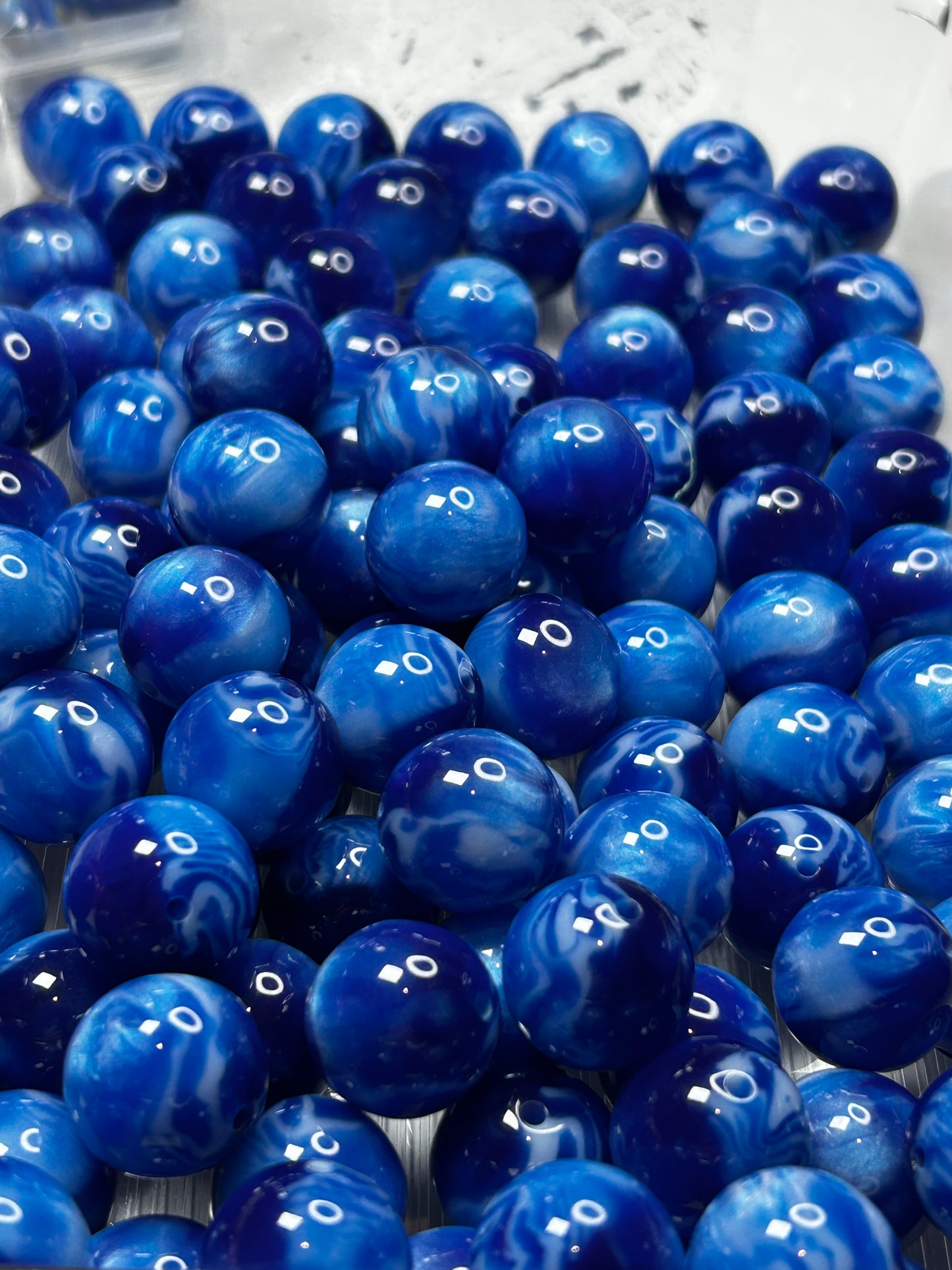 Glossy Bubblegum Shiny acrylic beads. 20mm