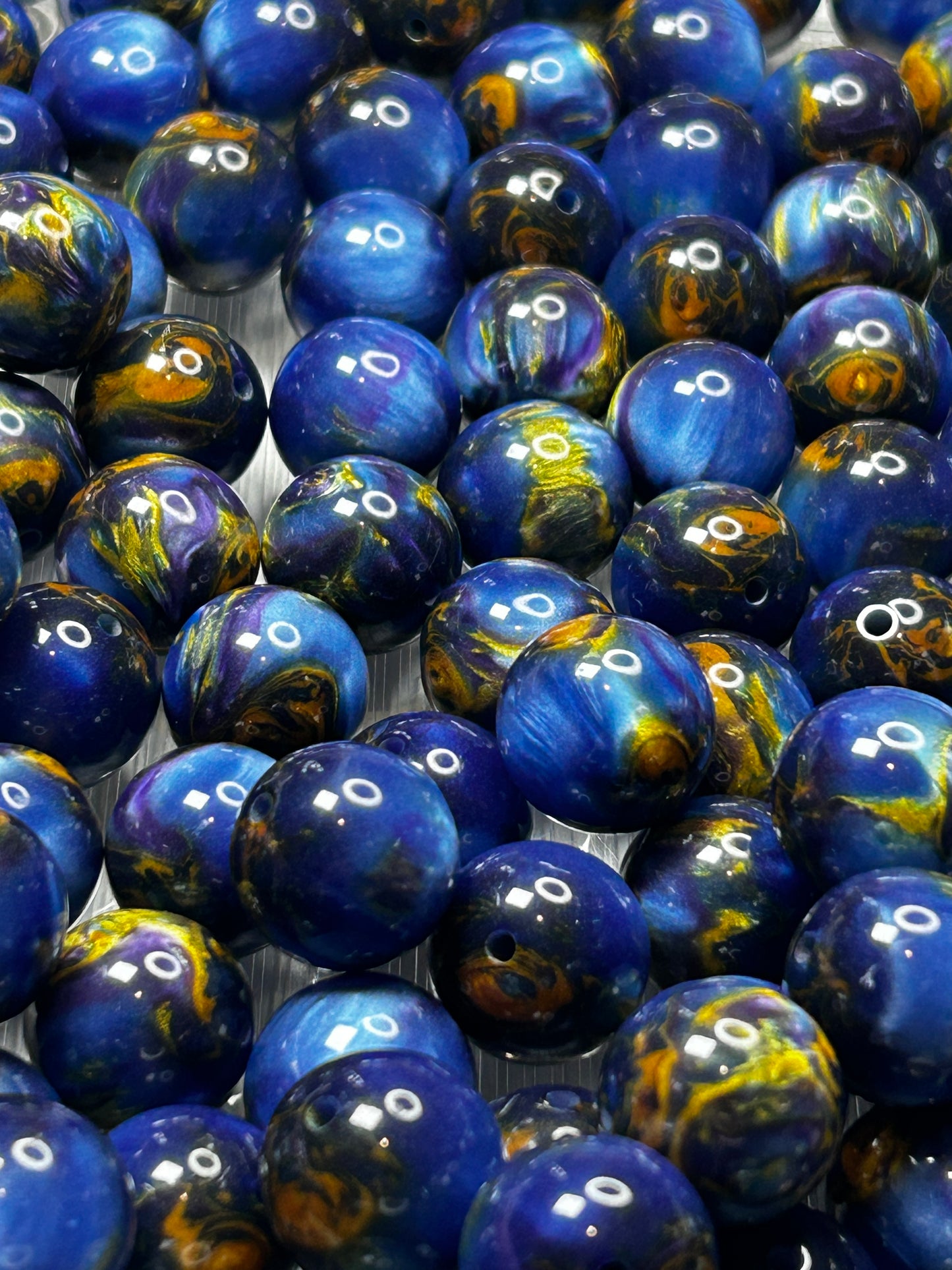 Glossy Bubblegum Shiny acrylic beads. 20mm