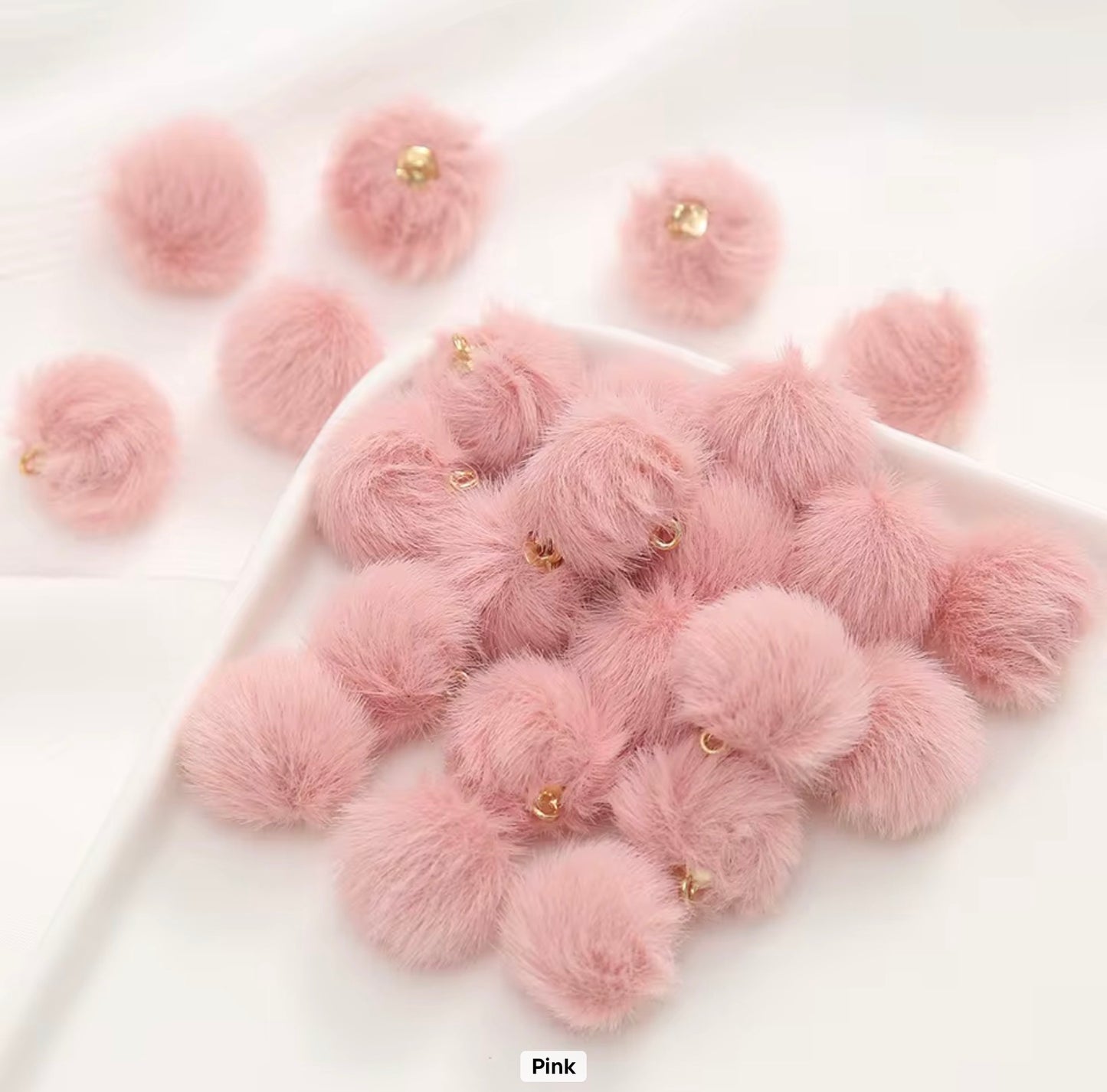 Fluffy pendant beads 20pcs