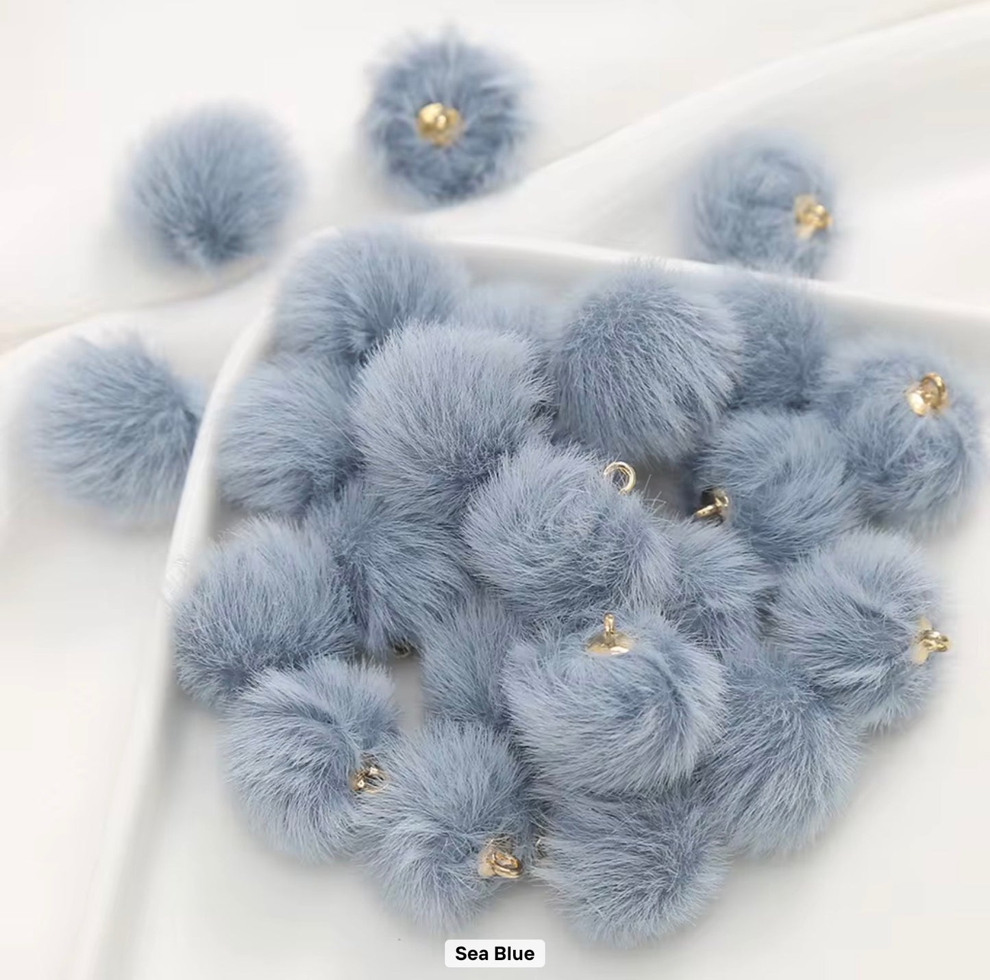Fluffy pendant beads 20pcs