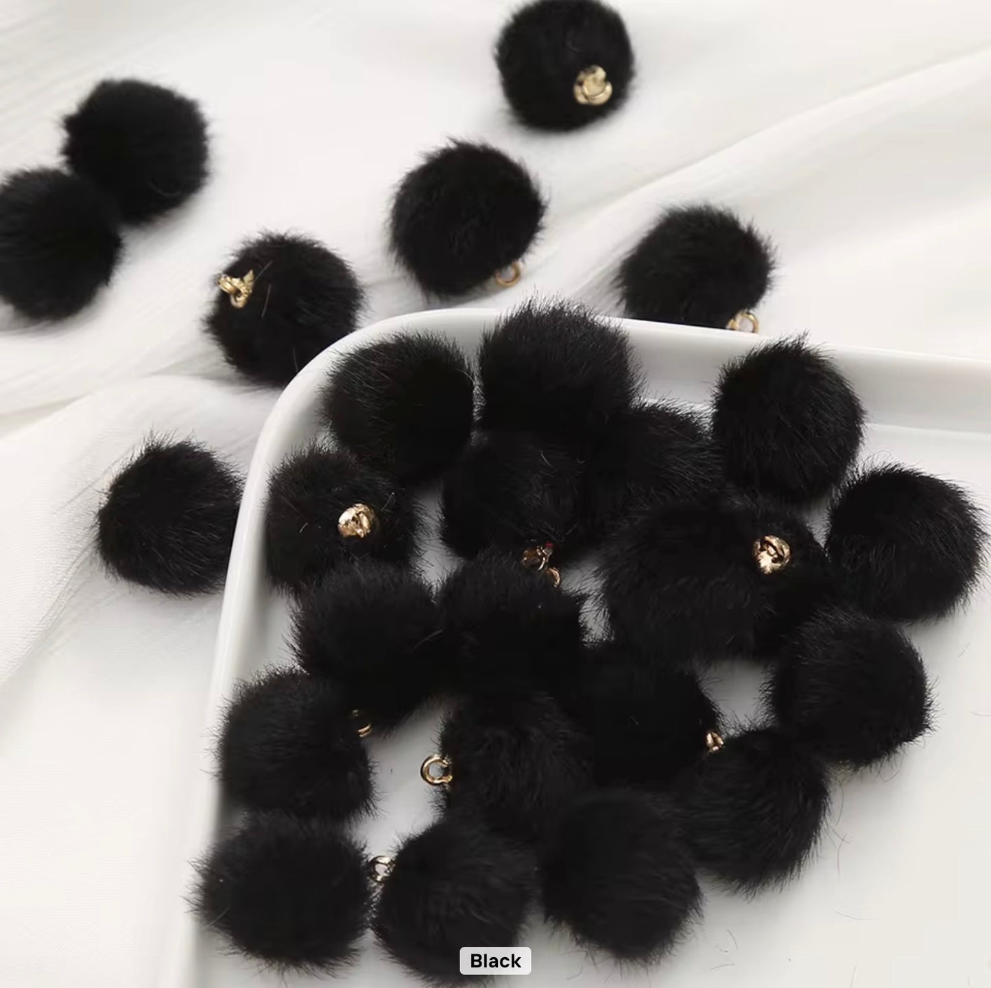 Fluffy pendant beads 20pcs