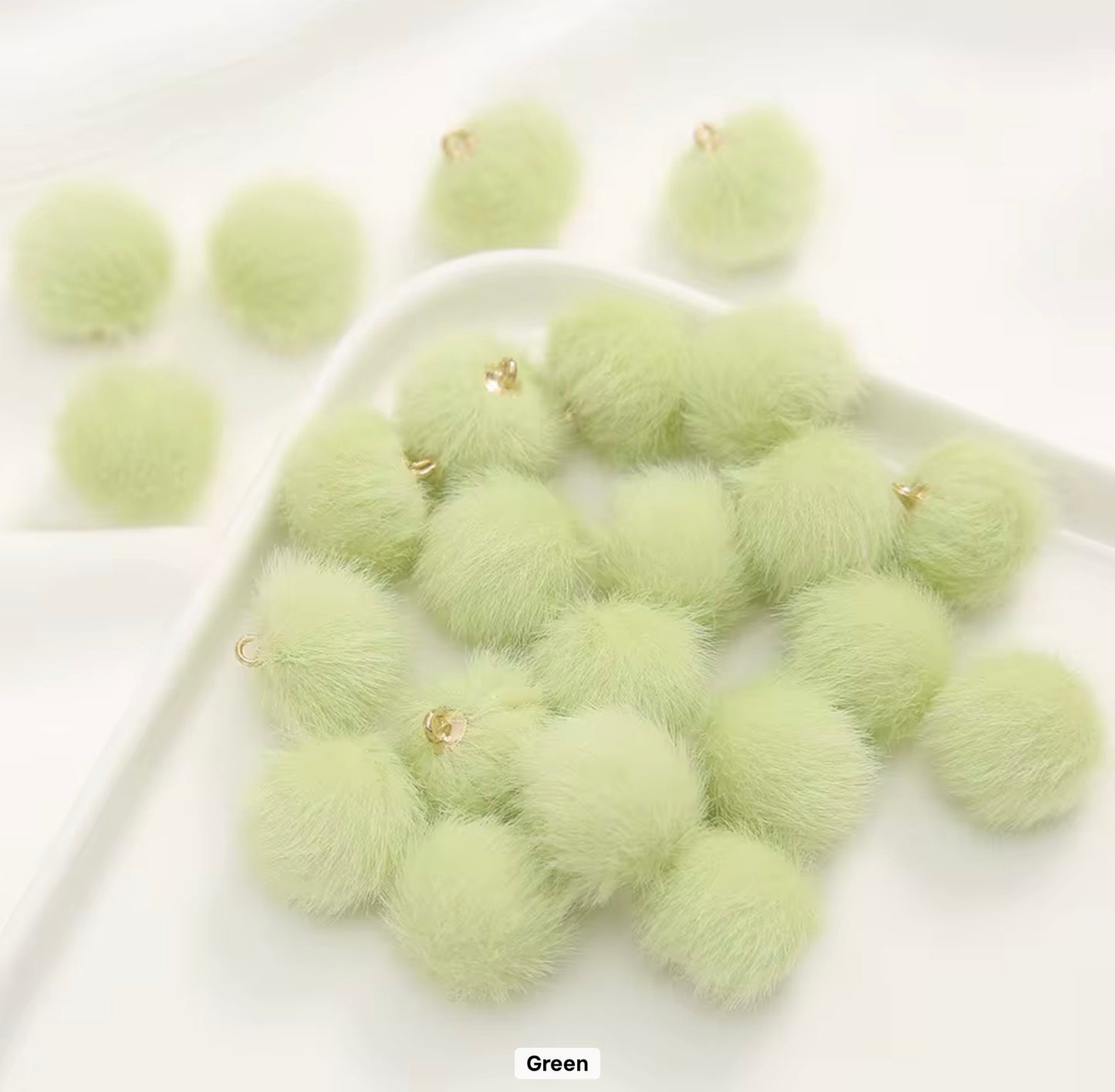 Fluffy pendant beads 20pcs