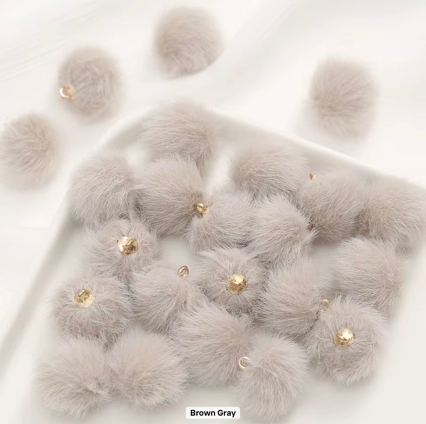 Fluffy pendant beads 20pcs