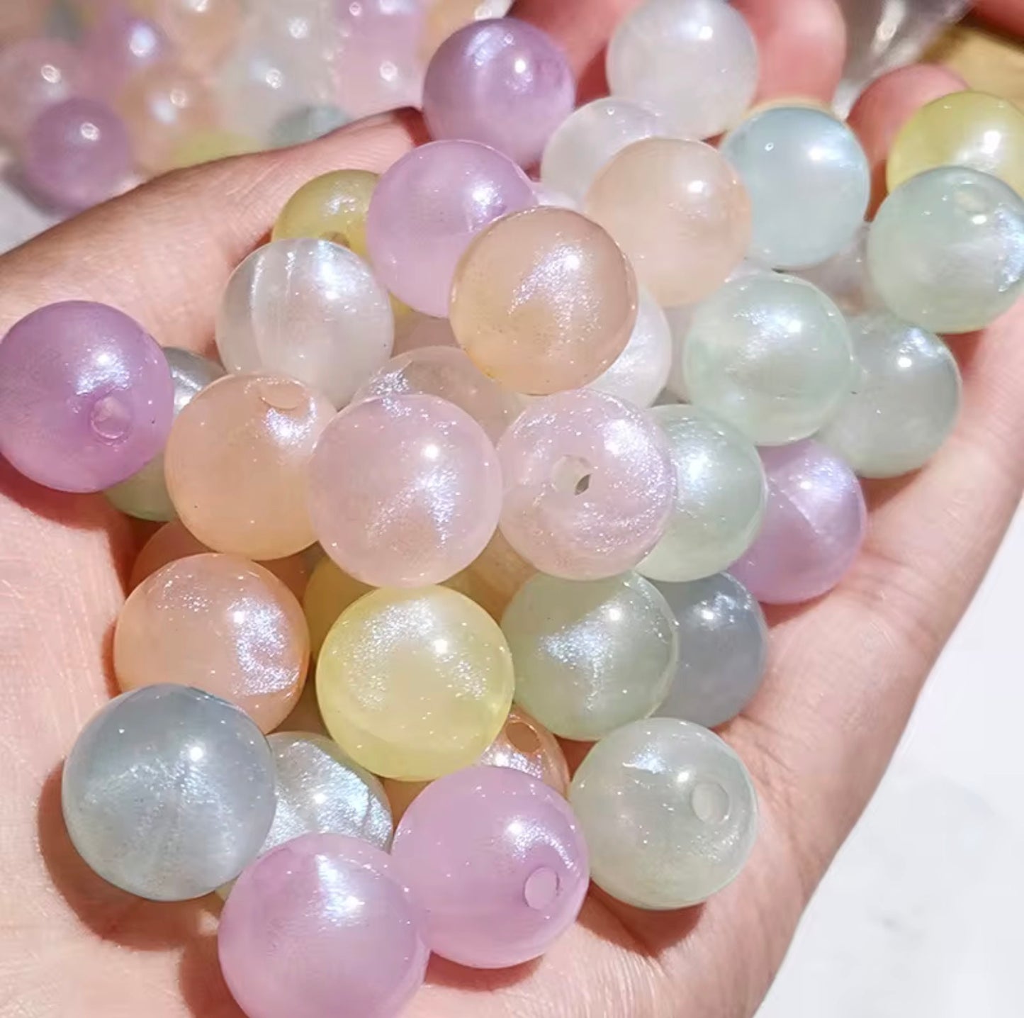 Pearl shimmer 16mm acrylic beads