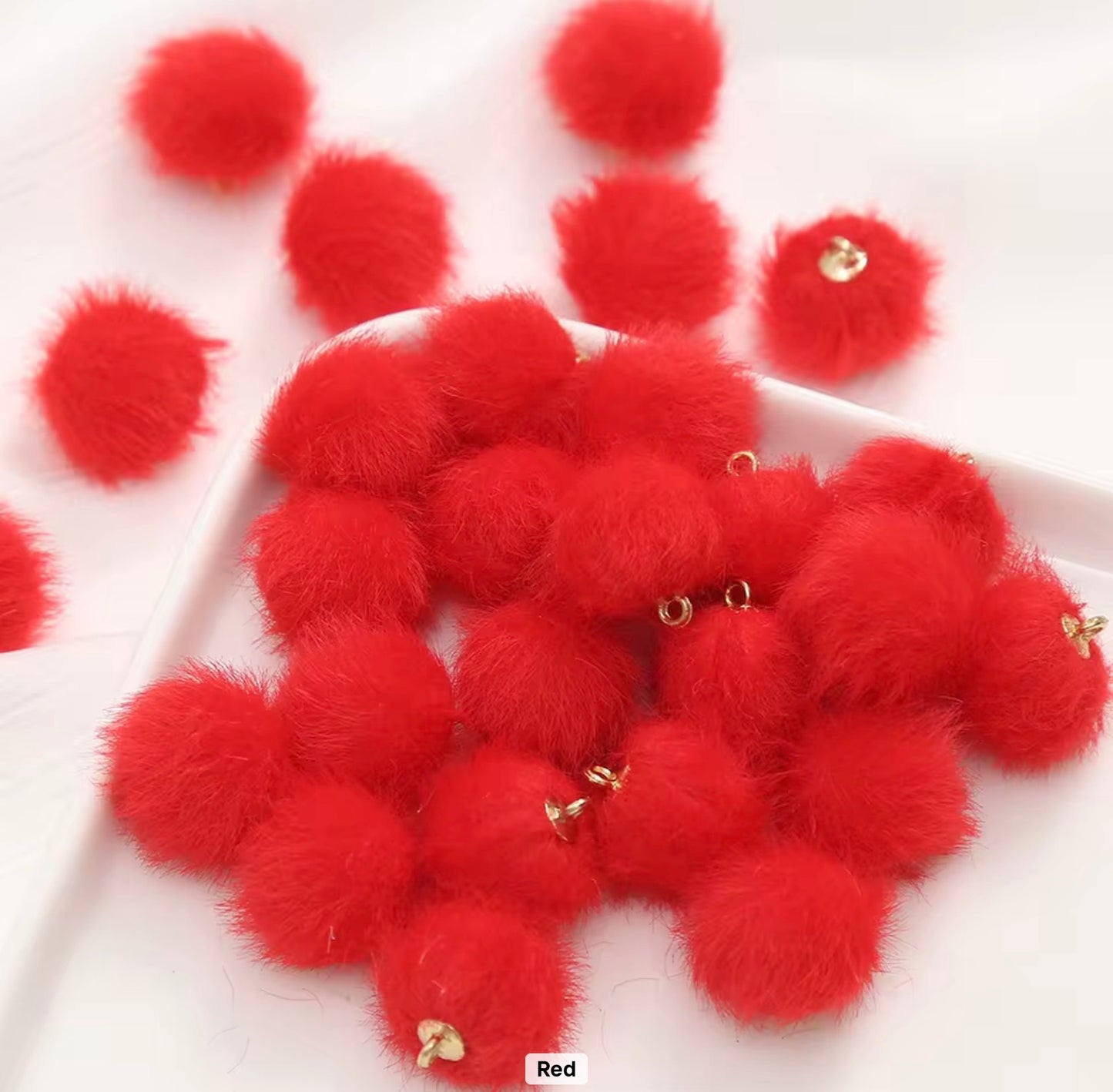 Fluffy pendant beads 20pcs