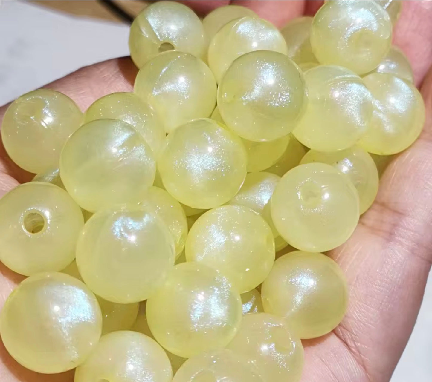 Pearl shimmer 16mm acrylic beads